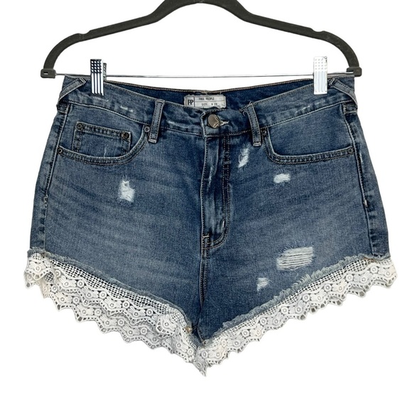 Free People Lace Trim Distressed Denim Blue Jean Shorts Women’s Size 29 - Picture 1 of 7
